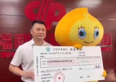 Китаєць виграв у лотерею 30 млн доларів і нічого не сказав дружині та дитині
