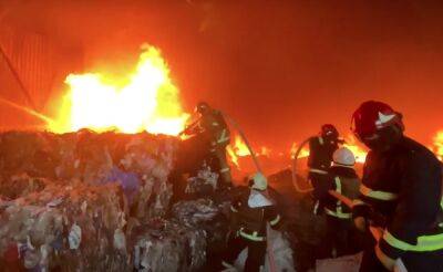В Киеве фиксируют многочисленные взрывы и пожары: появились первые подробности