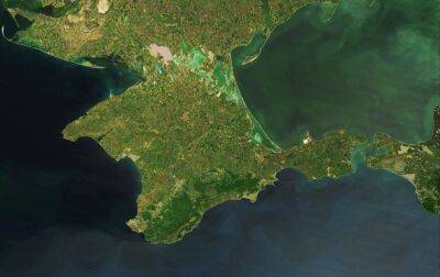 Россияне в Крыму роют окопы: спутниковые фото