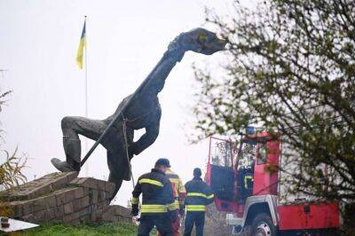 На Закарпатті знесли пам'ятник радянському солдатові