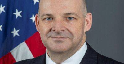 Байден выдвинул на должность нового посла США в Латвии Кристофера Робинсона