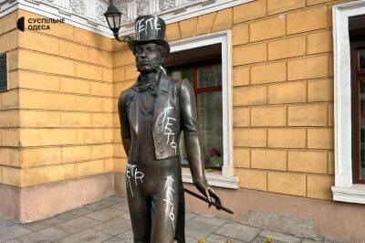 В Одессе разрисовали скульптуру Пушкина | Новости Одессы