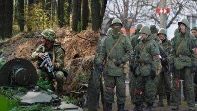 Россияне перекидывают "босых" военных на Херсонщину и наступают на Донбассе: главное из Генштаба