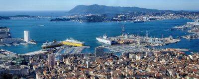 Франция решила принять судно с 234 мигрантами на борту