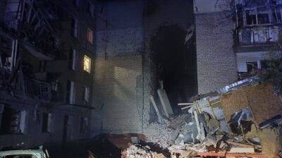 Оккупанты попали по пятиэтажке в Николаеве: 2 погибших