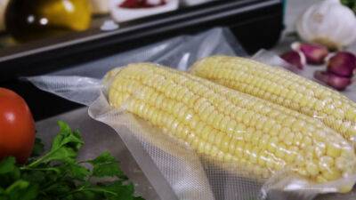 Трое россиян отравились кукурузой, поставляемой из Узбекистана. Роспотребнадзор срочно изъял всю продукцию из магазинов