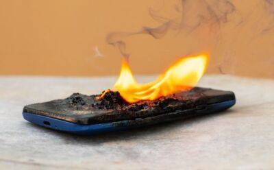 Мобильный телефон загорелся в кармане