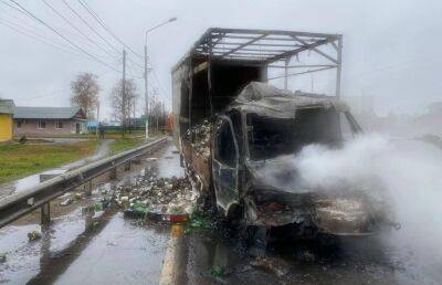 На М10 в Тверской области грузовик загорелся после ДТП