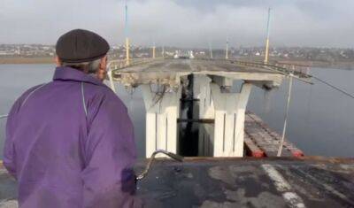 Антоновский мост рухнул, а в центре Херсона появился украинский флаг. Видео