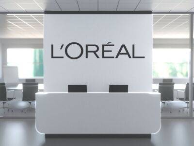 Компания LʼOréal, владеющая брендами Yves Saint Laurent и Giorgio Armani, заявила, что не собирается возвращать их в Россию