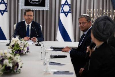Расписание смены власти в Израиле: когда заработают новые Кнессет и правительство?