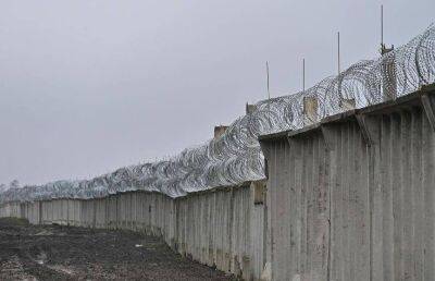 Украина строит забор на границе с Беларусь, сообщили в офисе Зеленского