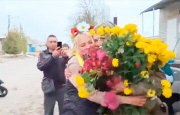 «Цветы пришлось грузить в пикап»: как встречали ВСУ жители освобожденного Берислава