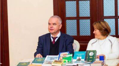 Россотрудничество передало школам Душанбе 2 тысячи книг