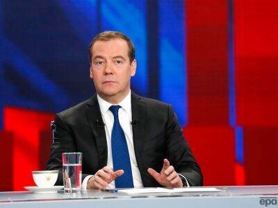 Медведев заявил, что Россия еще якобы не использовала свой "арсенал средств поражения"