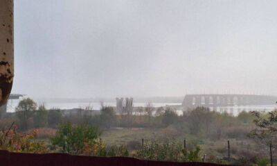 Над Антонівським мостом у Херсоні майорить прапор України