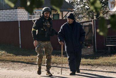 Британский волонтер рассказал, почему некоторые украинцы отказываются эвакуироваться: "Приходится уговаривать"