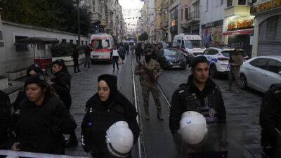 Теракт в Стамбуле: "На дороге лежали окровавленные части тел"