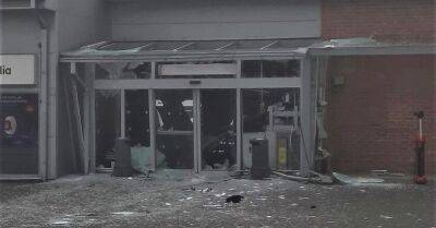 ФОТО. В Литве взорван вход в торговый центр: украден банкомат
