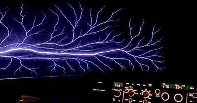 Ураган "Иан" поджег небо. Пилот Airbus заснял потрясающие "Огни Святого Эльма" (фото)