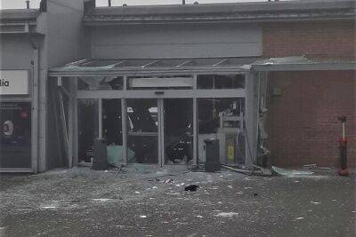 В литовском городе Казлу-Руде взорвали дверь магазина и ограбили банкомат