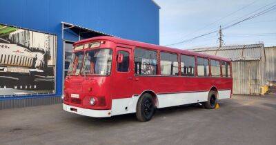 В Украине восстановили редкий и нестандартный автобус 80-х (видео)