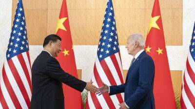 Встреча Джо Байдена и Си Цзиньпина началась с рукопожатия