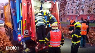 Полиция Чехии сообщила подробности гибели женщины в мусоровозе
