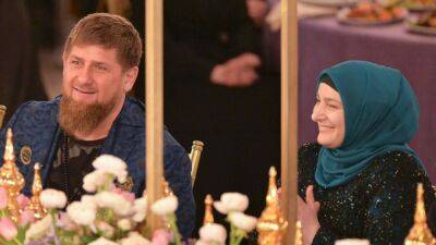 Жена Кадырова стала первой обладательницей звания "Мать-героиня"