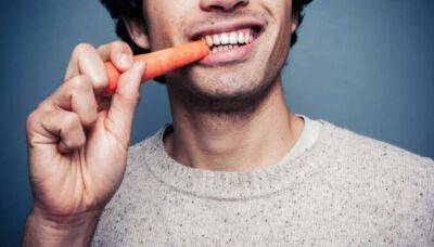 Медики назвали п'ять корисних продуктів для здоров'я зубів та порожнини рота
