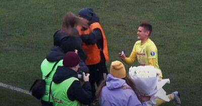 В Беларуси стюард помешал футболисту сделать предложение руки и сердца своей девушке (видео)