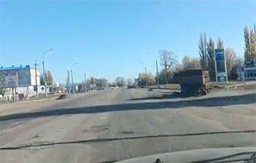 На скорости 130 км/ч: российские оккупанты показали видео своего бегства из Олешек