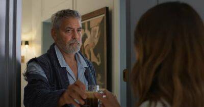 Джордж Клуни в порванном халате появился в рекламе кофе (видео)