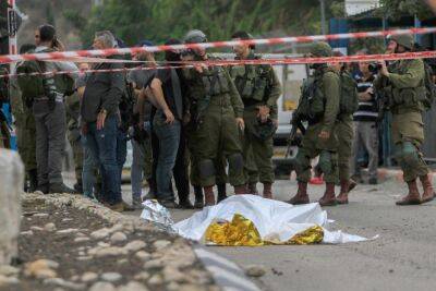 За считанные минуты: террорист угнал две машины, убил троих и ранил еще троих израильтян