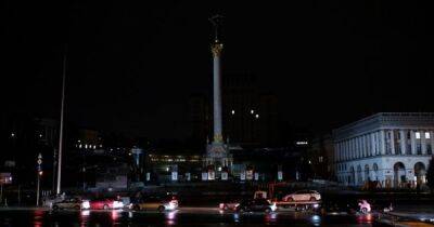 В Киеве введены экстренные отключения, а половина клиентов без света, — Кличко