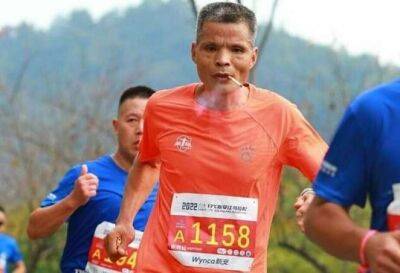 Китаец пробежал марафон за 3,5 часа, хотя курил всю дистанцию