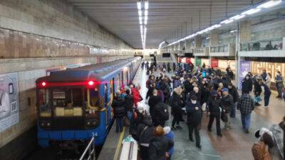 Столичное метро возобновляет движение после массированной ракетной атаки