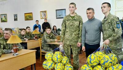 Ребров приехал в Киев и посетил Главный военный клинический госпиталь