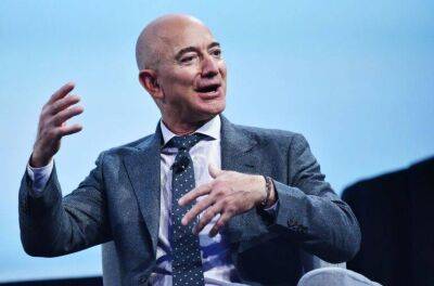 Amazon сокращает 10 000 работников, а его основатель Джефф Безос отдает свое многомиллиардное состояние на благотворительность