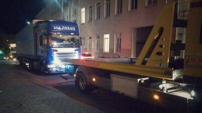 В центре Гродно на проезжей части остановился грузовик: закончилось топливо
