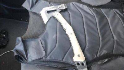 С ножом и топором: в Ашдоде пытались похитить юношу прямо на улице
