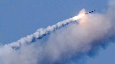 Над Києвом знищили чотири ракети та п'ять дронів-камікадзе
