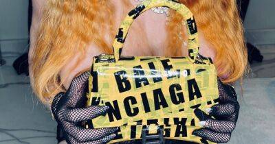 Модный дом Balenciaga выпустил в продажу свой знаменитый скотч