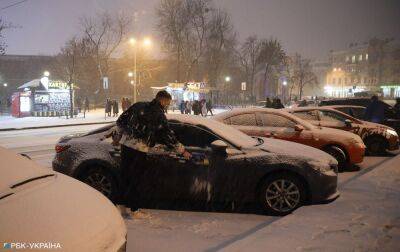 Завтра у Києві очікується сильний снігопад: у КМДА закликають залишити авто вдома