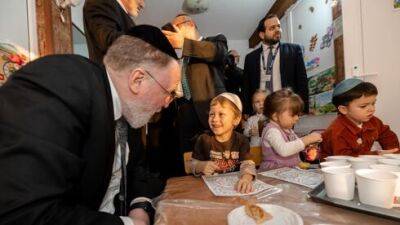 Вторая волна беженцев: десятки еврейских семей покидают Украину
