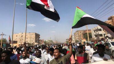 Омар Аль-Башира - Абдель Фаттах Аль-Бурхан - Тысячи людей протестуют против переворота в Судане и призывают к справедливости - unn.com.ua - Россия - Украина - Киев - Судан - г. Хартум