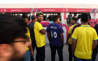 Катар нанял болельщиков из Пакистана для заполнения трибун на чемпионате мира-2022 — СМИ