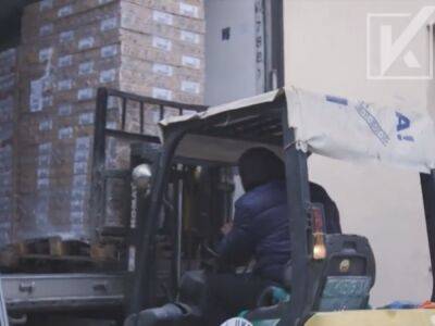 Около 22 тонн сыра из Франции для пациентов украинских больниц передал волонтерский штаб "Украинская команда"