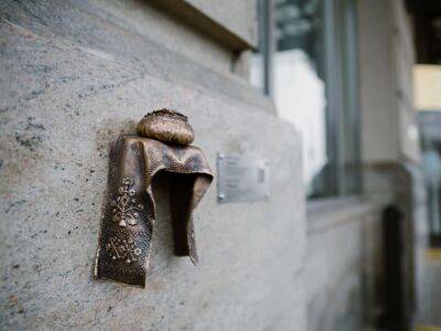 В Киеве появилась мини-скульптура паляниці