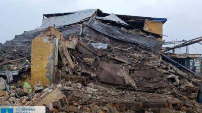 Под завалами разрушенного ракетой дома на Запорожье нашли тела 10 погибших